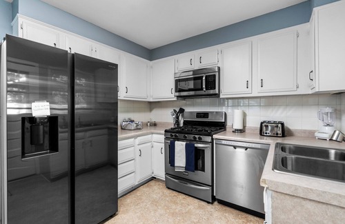 South Central Omaha House | Cozy Family-friendly Home, Near UNO-Baxter Arena, UNMC, Creighton, CHI, CWS