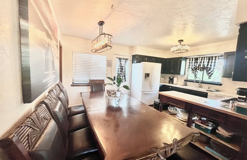 Prescott Cabin | Cozy Family Friendly Lodge, 2 Games Rooms, Hot Tub, EV Charger