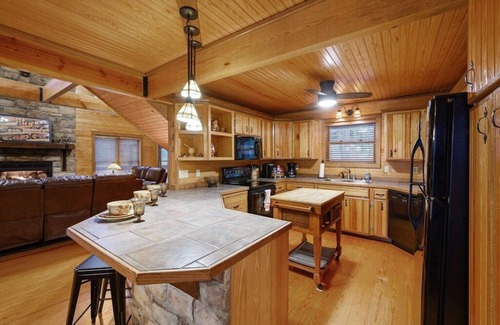Broken Bow Cabin | Cozy, Family Friendly Cabin w/Hot Tub, Swingset, Firepit, Arcade and CREEK
