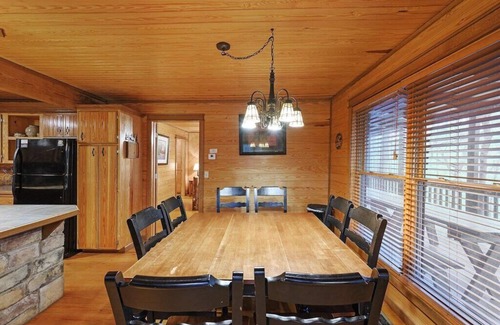 Broken Bow Cabin | Cozy, Family Friendly Cabin w/Hot Tub, Swingset, Firepit, Arcade and CREEK