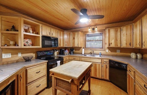 Broken Bow Cabin | Cozy, Family Friendly Cabin w/Hot Tub, Swingset, Firepit, Arcade and CREEK