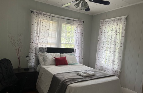 Crisfield House | Cozy family friendly home with lots of space to relax.!