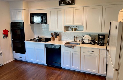 Riverhead House | Cozy Family Friendly Summer Getaway