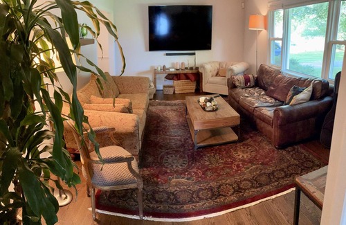 Riverhead House | Cozy Family Friendly Summer Getaway