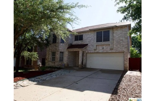 Hillcrest House | Cozy family Getaway close to Downtown Austin /South Bars/Hiking Biking
