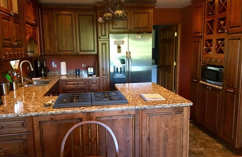 West Branch House | ★ Cozy Family Getaway ★ on Beautiful Clear Lake 3 or 4 Bedrooms Available