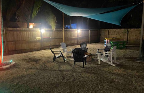 Marathon House | COZY FAMILY HOME-5 minute drive to sombrero beach