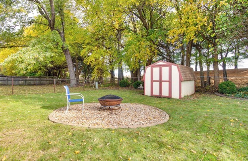Decatur House | Cozy Family Home in Decatur w/Fenced Yard