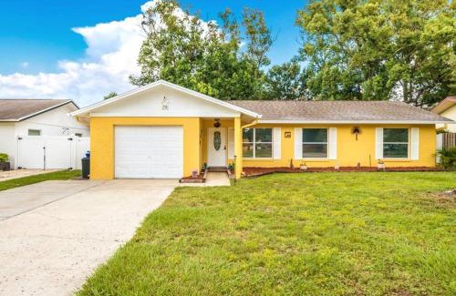 Lake Magdalene House | Cozy Family Home in Tampa with Private & Heated POOL