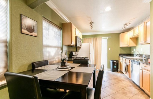 Azusa House | Cozy Family Home. Near Everything!