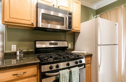 Azusa House | Cozy Family Home. Near Everything!