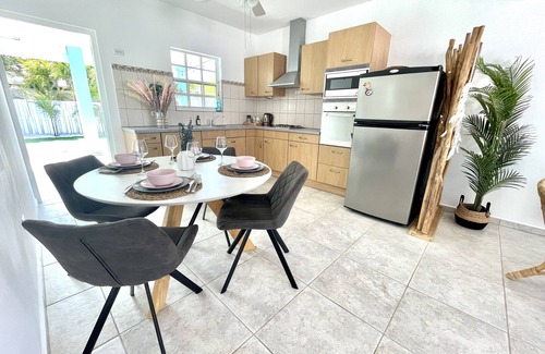Bubali House | Cozy family home with 3SK-2BK, private pool just 5 minutes from the beach.