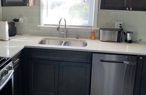 Oak Lawn House | Cozy Family House, 2 beds, 1 full bathroom with beautiful front lawn.