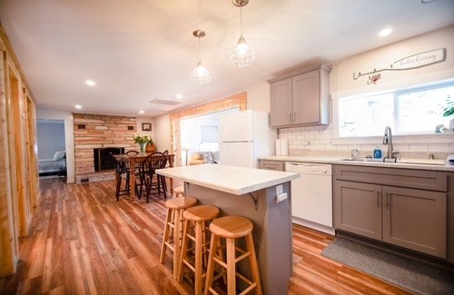 Sunrise Beach House | Cozy Family Lake Cabin-Labor Day Weekend Headquarters 2025 - Book Now