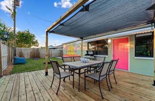 Clearwater House | Cozy Family Retreat 10 Mins to Clearwater Beach