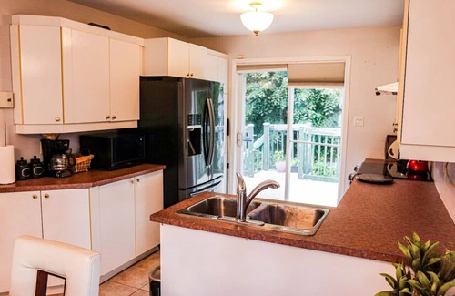Brossard Condo | Cozy Family Retreat in Brossard