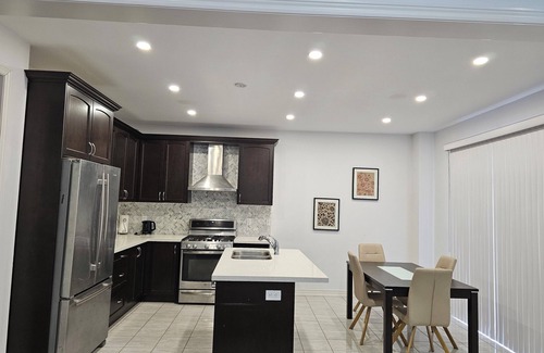 Paris House | Cozy Family Size Home in a quite neighbourhood with proximity to restaurants