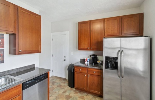 Waukegan Apartment | Cozy Family spot near Great Lake Lakes Naval Base!