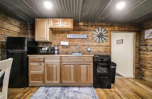 Fairview Other | Cozy Farm Retreat - Getaway in the Heart of Nature
