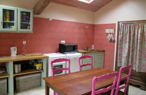 Barrais-Bussolles Cottage | Cozy Farmhouse: Fishing, Nature, Waterfall, Near Vichy, Wi-Fi, Pet Friendly