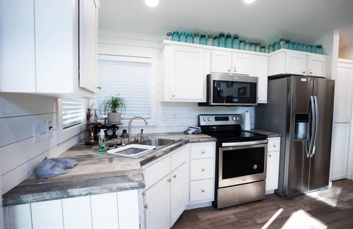 Lampasas Cabin | Cozy Farmhouse Cabin Near Colorado Bend State Park