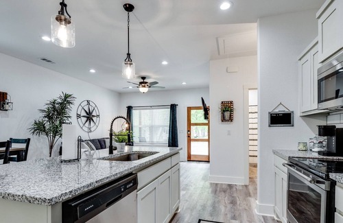 Denison House | Cozy Farmhouse in Denison