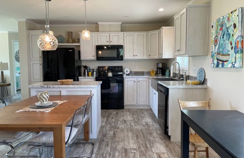 Hatfield Other | Cozy Farmhouse Retreat: Birdwatch & Stargaze 2hrs from KC & DSM