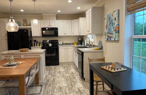 Hatfield Other | Cozy Farmhouse Retreat: Birdwatch & Stargaze 2hrs from KC & DSM