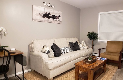 Montgomery Apartment | Cozy Farmhouse theme apartment Disney+ YouTubeTV FastWiFi