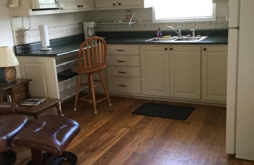 Groveoak House | Cozy fishing cabin by the lake! “Come catch some memories “