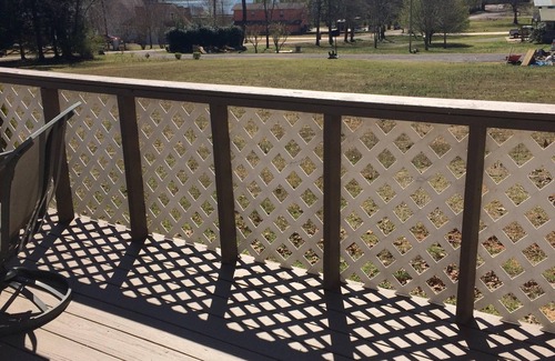 Groveoak House | Cozy fishing cabin by the lake! “Come catch some memories “