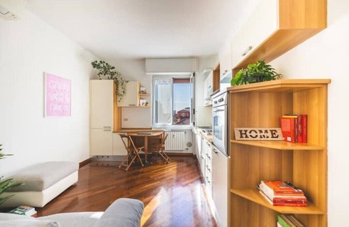 Gorla Apartment | Cozy flat for 2, close to the underground