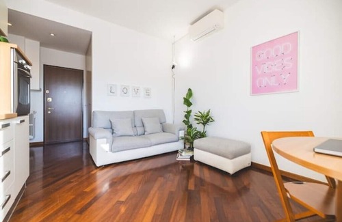 Gorla Apartment | Cozy flat for 2, close to the underground