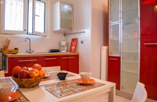 Kalamata House | Cozy flat on the main square, 10min to the sea