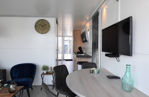 Heugum Boat Rental | Cozy floating Boatlodge, Athens, 4 persons, 2 bedrooms Maastricht