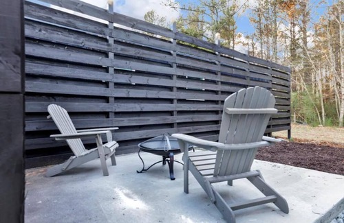 Athens Apartment | Cozy Forest Container Cottage ~ Near Wheeler Lake