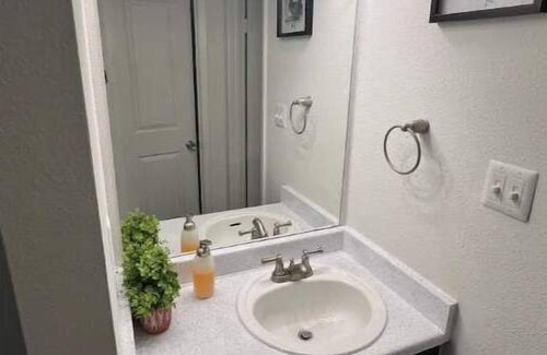 East Riverside - Oltorf Apartment | Cozy Fully Equipped Central ATX Apt