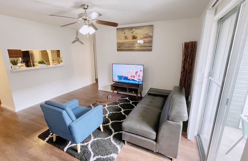 East Riverside - Oltorf Apartment | Cozy Fully Equipped Central ATX Apt Room 2