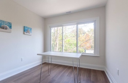 Clarkson House | Cozy,Fully Renovated Independent House Near Lake-4 bedrooms/2 baths-free parking