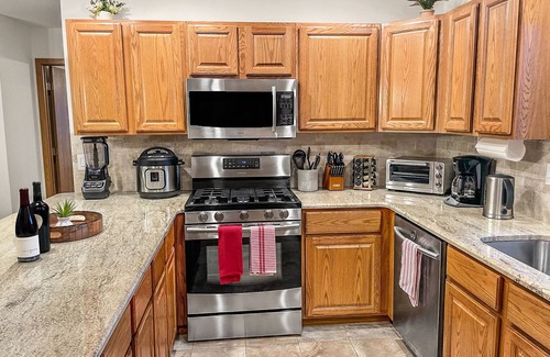 Gouldsboro Ski Chalet | Cozy Fun Chalet: Game rm-Gym-Firepit-EV Charger-Pet Friendly, Cmty Beach & Pool!