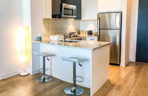 Sherwood Park Apartment | Cozy Furnished 1 Bedroom Condo - Midtown Toronto - Amazing Views