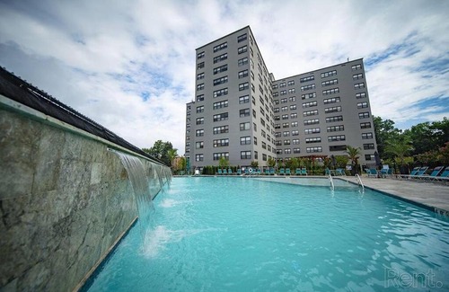 East Falls Apartment | Cozy Furnished 2Br Apartment with Gym, Pool