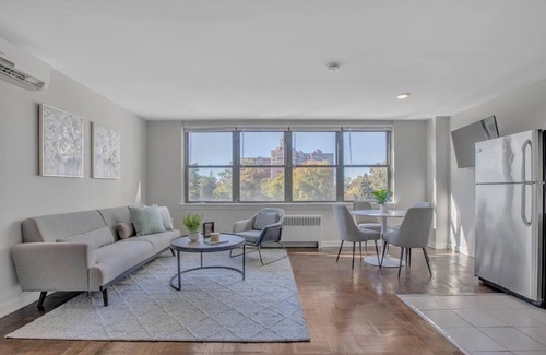 East Falls Apartment | Cozy Furnished 2Br Apartment with Gym, Pool