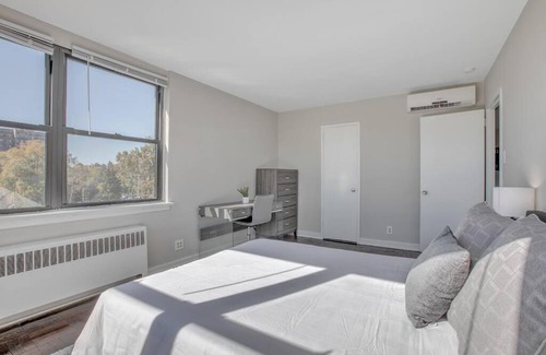 East Falls Apartment | Cozy Furnished 2Br Apartment with Gym, Pool