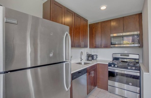 East Falls Apartment | Cozy Furnished 2Br Apartment with Gym, Pool