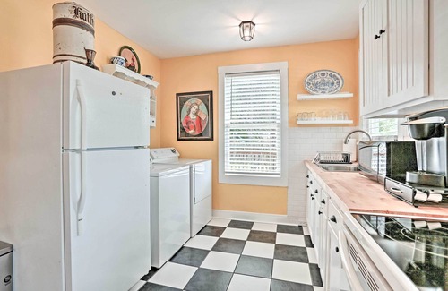 Broadmoor Cottage | Cozy Garden Cottage 5 Miles to Red River District