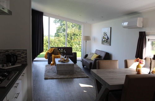 Bemelen House | Cozy Garden Home w/Fireplace