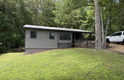 Fort Payne House | Cozy Gated Cabin Overlooking the Bluffs – Steps from Little River Canyon