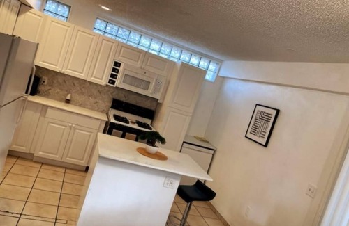 Altamonte Springs Villa | Cozy Gated Nature Walk to MallParkPublix 2Story