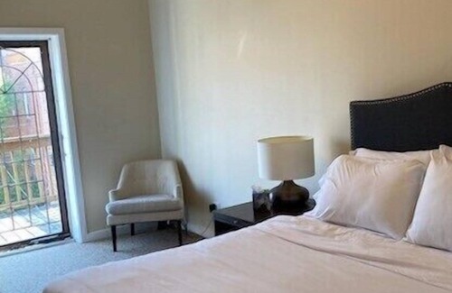 The Gap Condo | Cozy Gem 15mins to DOWNTOWN!